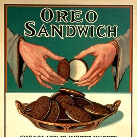 1. Patří k veteránům mezi sušenkami. Oreo jsou více než 100 let staré! Ačkoliv se „omlékování“ zdá být trendem posledních let, sušenky Oreo už překročily úctyhodný stoletý milník.