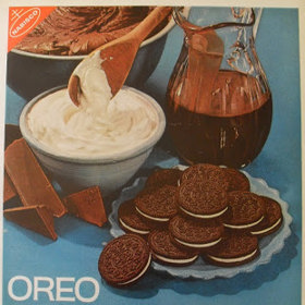 Psal se rok 1912, když americká společnost National Biscuit Company (Nabisco) představila světu sladký sendvič. Autoři receptury museli mít neuvěřitelný čich pro sladké tužby společnosti, když se mánie neuklidnila ani 105 let poté.