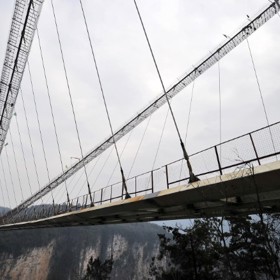 Konstrukce mostu je mimořádně pevná – pojme najednou až 800 lidí.