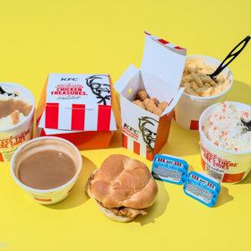 4. KFC. Dublicious Sandwich (kuřecí filet, slanina, sýr Monterrey Jack, Colonelova omáčka, houska), velké popcornové nugetky, velká bramborová kaše s omáčkou, velké makarony se sýrem, velký salát Coleslaw. Celkový počet kalorií: 2 940.