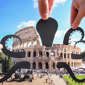 Vítězný oblouk? Ne, kaťata lego panáčka! Londýnský umělec si vyhraje s nůžkami a černým papírem