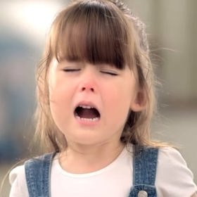 4. Kýchání. Pokud se Řek nebo Řekyně dostanou do kolotoče kýchnutí, zřejmě jsou vášnivým tématem něčí konverzace. Zdali se o nich mluví v dobrém, či ve zlém, je ale otázkou.