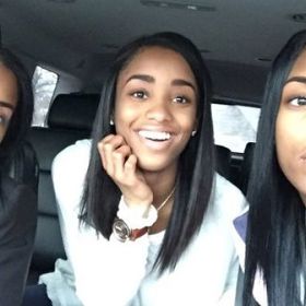 2. Matka (43) dvou dcer-dvojčat. Která to je? Spoiler: na saka dvojčata neužije.