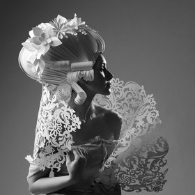 „Historické paruky mě vždycky fascinovaly, zejména barokní období,“ řekla Kozina.