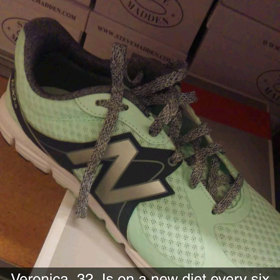 5. „Veronica, 32. Drží dietu každých šest měsíců, protože ,je prostě musíte zkusit!‘ Má jizvu od císařského řezu a každou středu dělá pilates. Nosí výhradně sportovní podprsenky.“