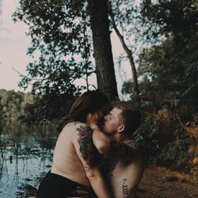 Ona je je plus-size, on svalnatý. Tato fotosérie pobláznila svět