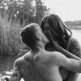 Ona je je plus-size, on svalnatý. Tato fotosérie pobláznila svět