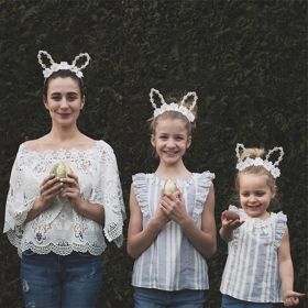 „Tři jsou víc než jedna!“ ukazují humorné snímky Britky a jejích dvou dcer