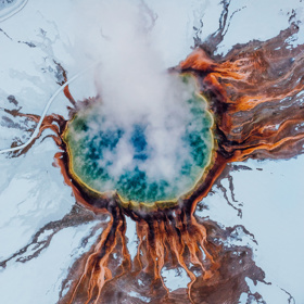 1. Horký pramen Grand Prismatic Spring v Yellowstonském národním parku (USA).