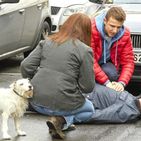 Co bude s mužem, kterého Matěj na silnici srazil svým autem.