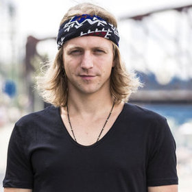 Tomáš Klus patří mezi naše největší písničkáře.