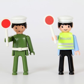 Policista - starý a nový Igráček