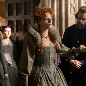 Alžběta jí pod nohy stále házela překážky