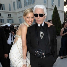 Karl Lagerfeld s českou topmodelkou Karolinou Kurkovou