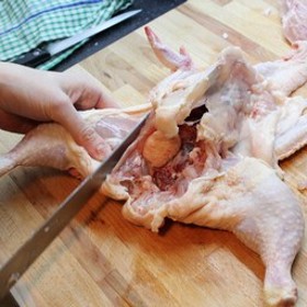 Když se naučíte správně porcovat kuře, můžete využít všechny jeho části