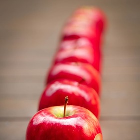 Pamatujte, že z jablka je nejdůležitější slupka a že konzumace většího množství jablek způsobuje nadýmání a bolesti břicha.