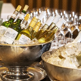 Dopřát si můžete pivo i víno.