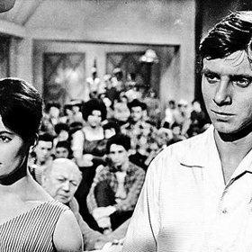 Legendární muzikál Starci na chmelu baví diváky dodnes.