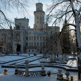 Pohádkový zámek Hluboká je ideálním výletním cílem pro milovníky historie i nenapravitelné romantiky