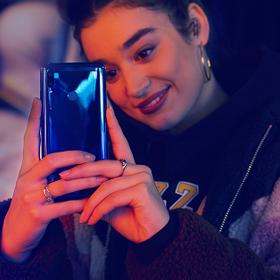 Kdo nemá nejnovější smartphone, není zajímavý.