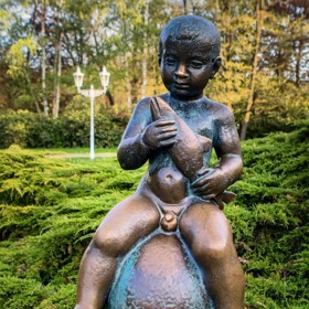 Frantík s pindíkem je symbolem města.