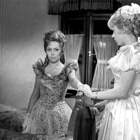 Jirásková ve Sňatcích z rozumu.