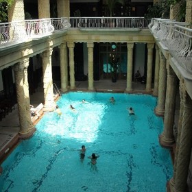 Lázně v maďarské Budapešti jsou vyhlášené po celém světě.