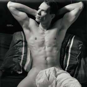 Začínající herec Lubomír Seman se také odhalil před Junkovým objektivem.