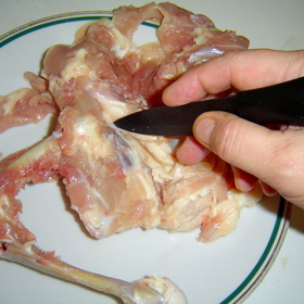 Pokud kuře dobře vykostíte, může zbýt jen tohle