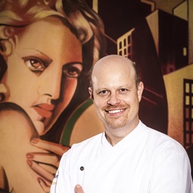 Vše připravuje šéfkuchař Roman Paulus.