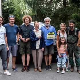 Část štábu a herci filmu Teroristka.