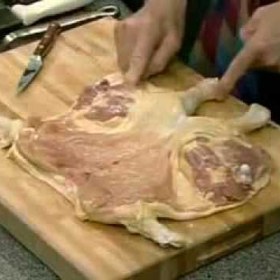 Existuje spousta návodů, jak jednoduše vykostit kuře