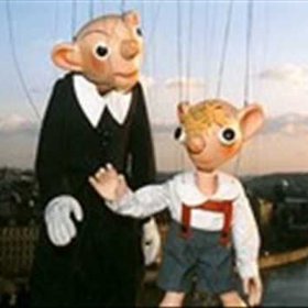 Hurvínek je rošťák a Spejbl s ním má starosti