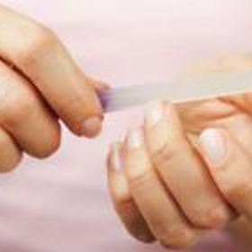 Pilujte nehty jedním směrem