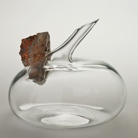 Na výstavu navazuje cyklus doprovodných programů, během nichž si mohou návštěvníci vyzkoušet různé sklářské techniky jako je foukání skla, malba na sklo, rytí skla nebo tvorba skleněných vitráží a odnést si tak nejen zážitek, ale i vlastnoručně vyrobený předmět