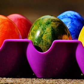 Barvy k Velikonocům bezesporu patří.