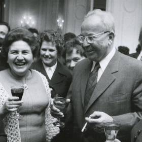 Gustav Husák na oslavách MDŽ