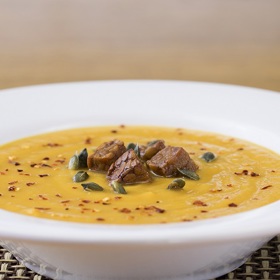 Batátový krém s marinovaným tempehem