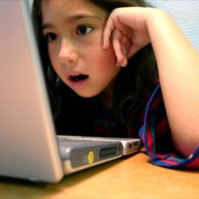 Občas se děti z internetu dozvědí věci, které by nejdříve měly slyšet od vás.
