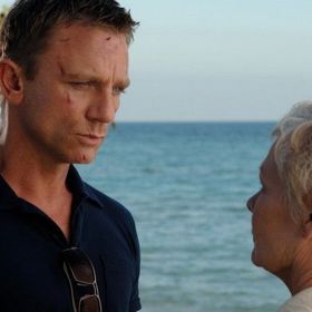 Ve filmu Casino Royale s Judi Dench, která je od roku 1995 nedílnou součástí novodobých bondovek.