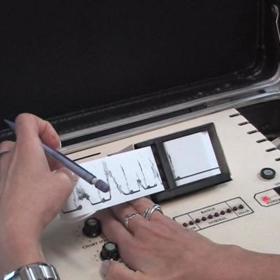 Výsledným výstupem z obou přístrojů jsou grafické záznamy.