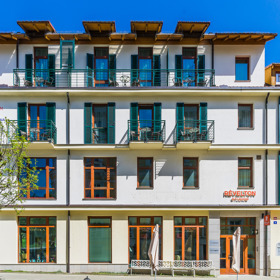 Nenápadný dům s velkolepým interiérem