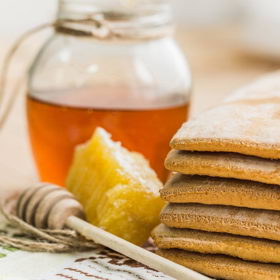 Slazení medem je mnohem zdravější než cukrem