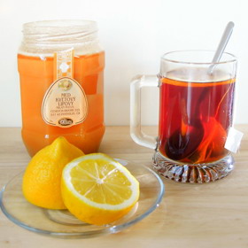 Kdy dát med do čaje, aby neztratil hodnotu?