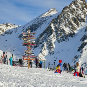 Ischgl je jednou z nejjasnějších hvězd rakouského lyžařského nebe a jeho areál Silvretta Arena, spojený se švýcarským Samnaun, je objektivně jedním z nejlepších v Alpách.