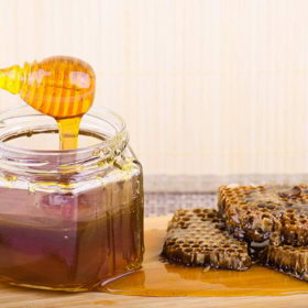 Med můžete při správném postupu použít na pečení