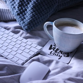 Při delší práci s myší zařazujte pravidelné přestávky, aby se uvolnily přetěžované svaly a vazivo