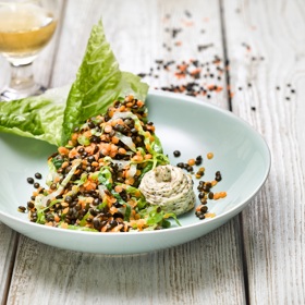 Luštěniny směle nahradí maso, mají vysoký obsah bílkovin, nízký obsah tuků, obsahují vitamíny a minerály, jsou zdrojem vlákniny