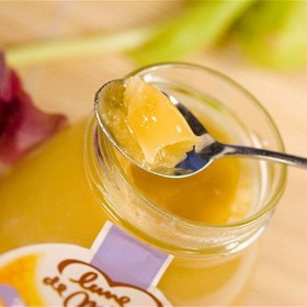 Na zcukernatělý med stačí horká lázeň