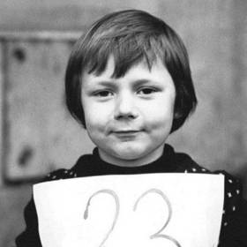 Na konkurzu působil nesměle, jak ale promluvil, okamžitě si všechny získal svojí bezprostředností.